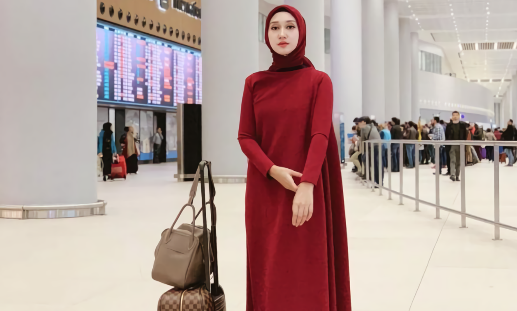 8 Rekomendasi Warna Jilbab yang Cocok untuk Baju Merah