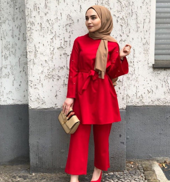 8 Rekomendasi Warna Jilbab yang Cocok untuk Baju Merah