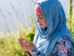 Jangan Bosan, ini 5 Keutamaan Mengulang Doa dalam Islam