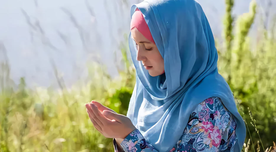 Jangan Bosan, ini 5 Keutamaan Mengulang Doa dalam Islam