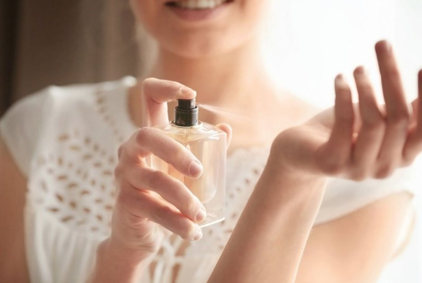 7 Tips Membeli Parfum Secara Online Agar Tak Menyesal!