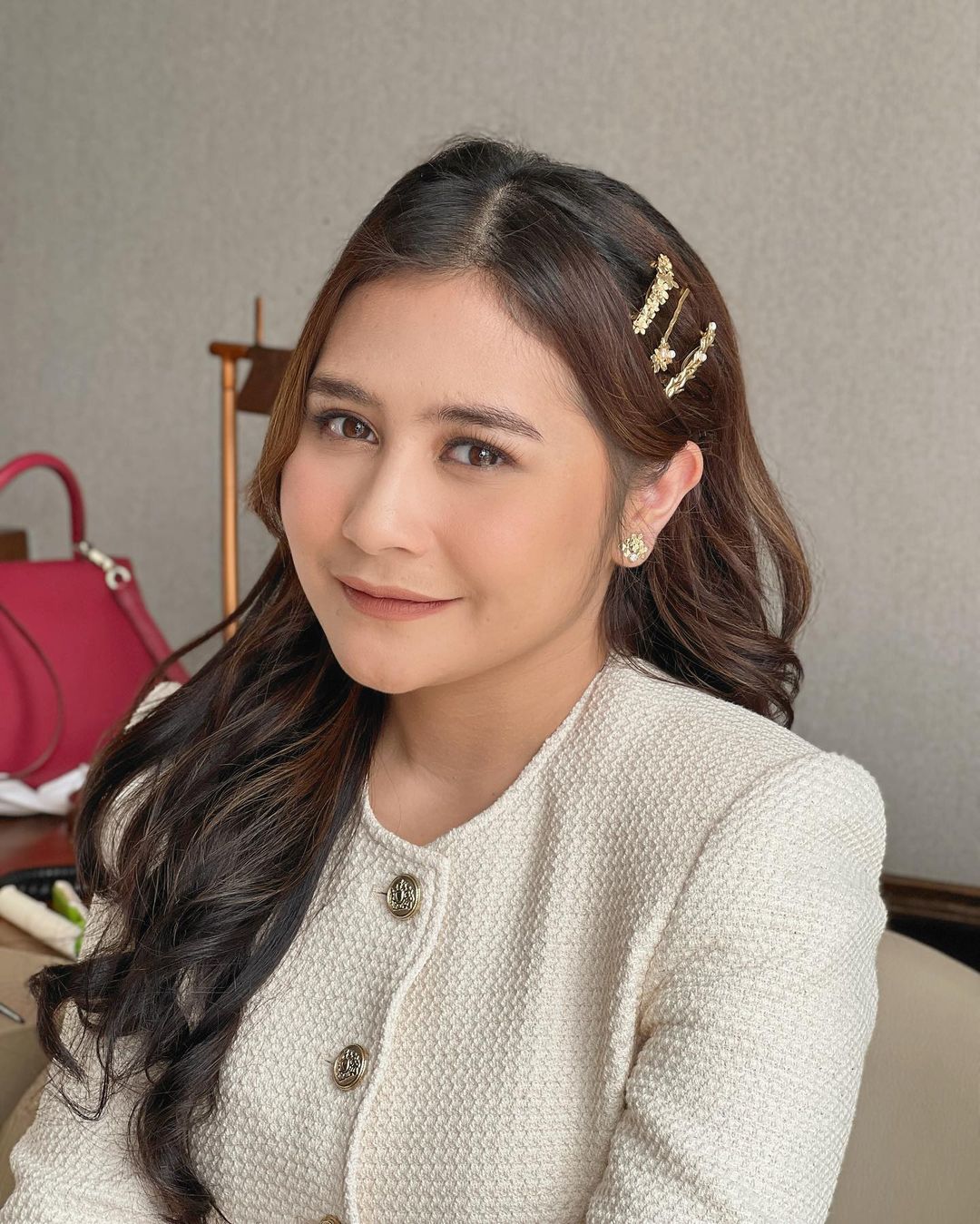 5 Fakta Prilly Latuconsina yang Kabarnya Akan Jadi Dosen di UGM