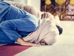 9 Manfaat Sujud Ketika Salat bagi Kesehatan