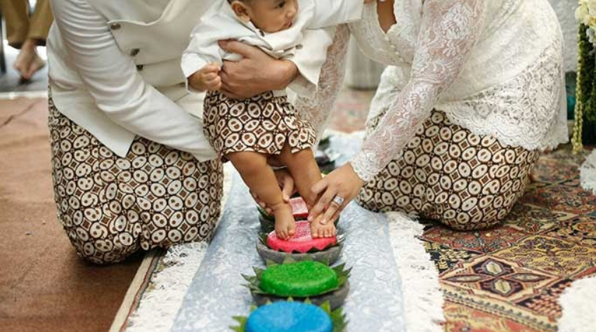 Mengenal Ritual Tedak Siten yang Akan Dilakukan Ameena