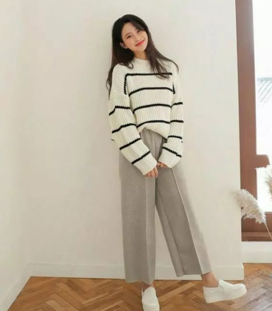 8 Ide Padu Padan Sweater Ala Korea, Cocok untuk Musim Hujan!