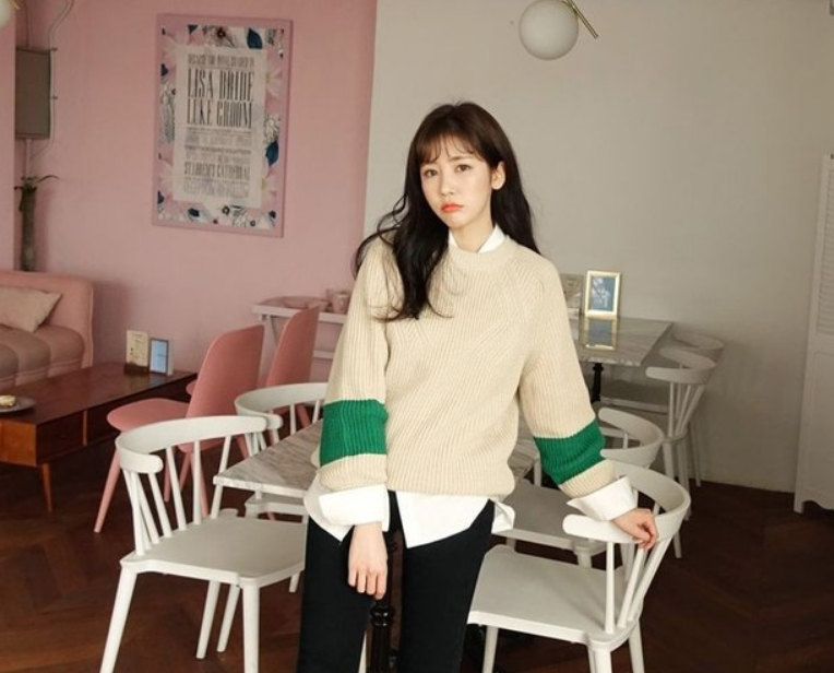 8 Ide Padu Padan Sweater Ala Korea, Cocok untuk Musim Hujan!