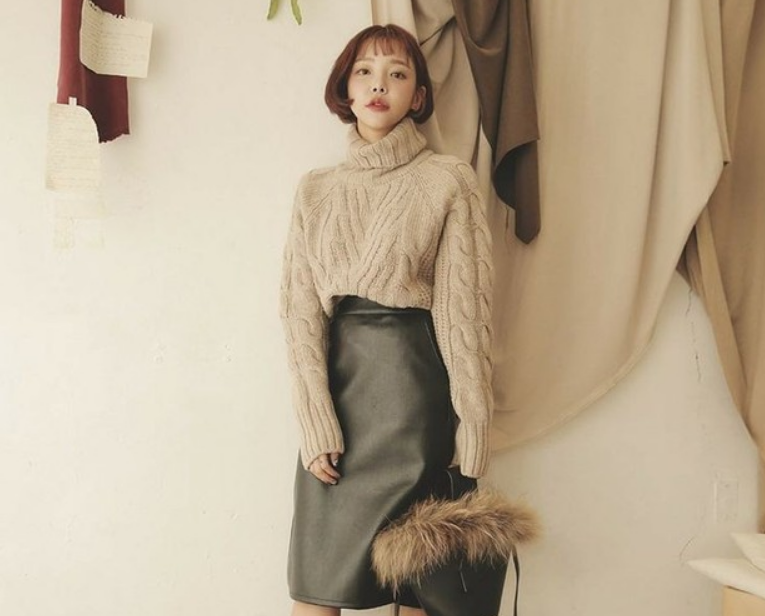 8 Ide Padu Padan Sweater Ala Korea, Cocok untuk Musim Hujan!