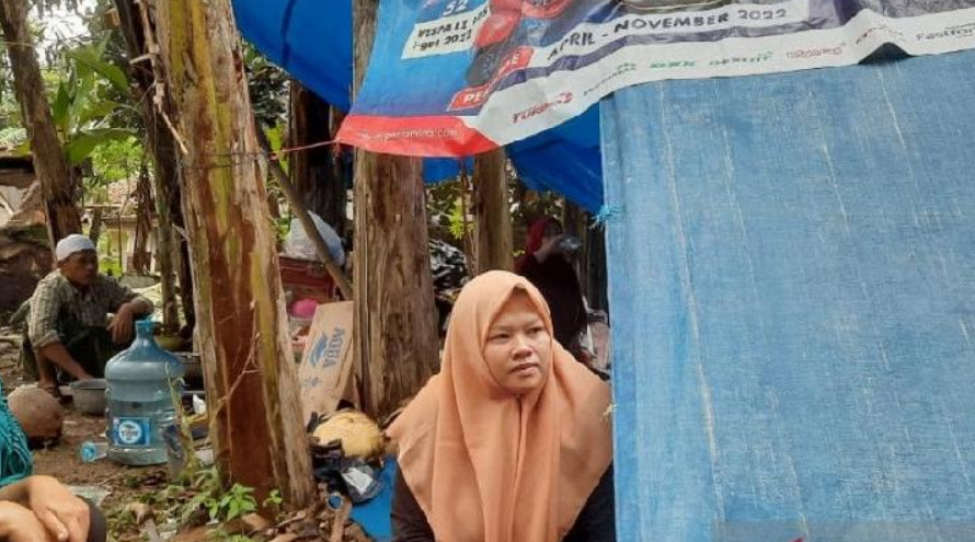 Imas Masnguneh, Guru Honorer yang Selamat Setelah Tertimpa Puing Akibat Gempa Cianjur