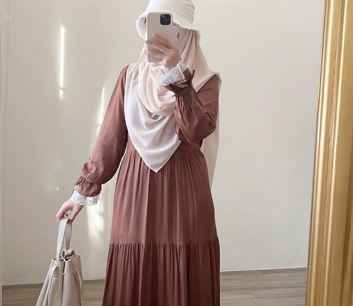 6 Warna Hijab yang Cocok Dipadukan dengan Baju Warna Milo