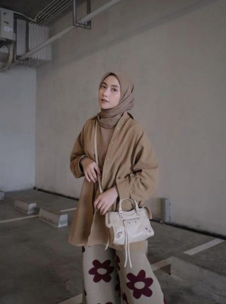 6 Warna Hijab yang Cocok Dipadukan dengan Baju Warna Milo