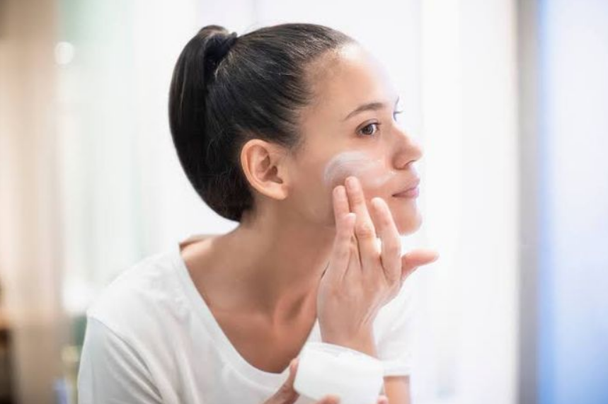 6 Tips Menggunakan Day Cream Agar Wajah Glowing