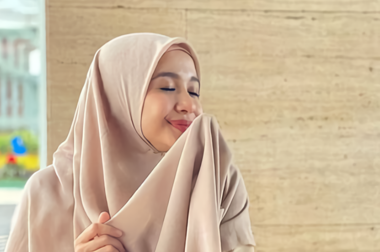 7 Tips Agar Hijab Bebas Bau, Lebih Nyaman dan Percaya Diri