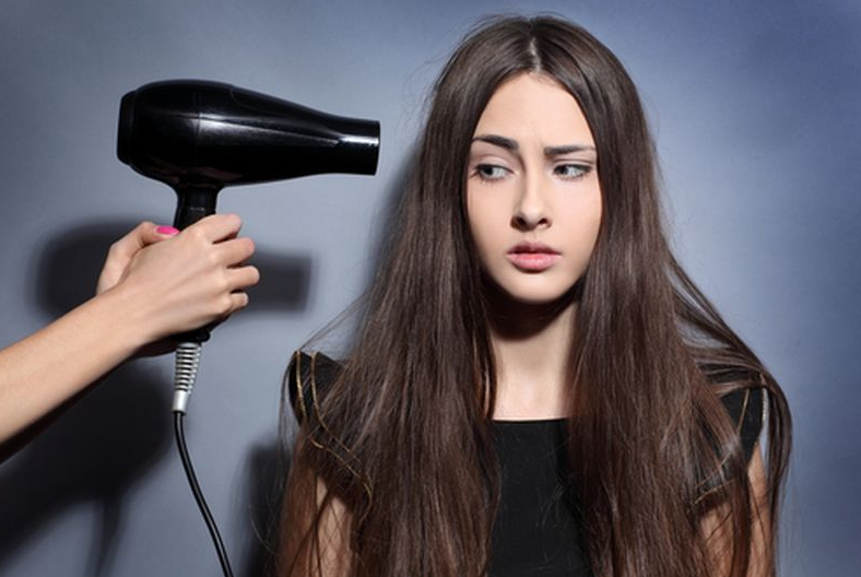 7 Tips Menggunakan Hair Dryer Tanpa Membuat Rambut Rusak