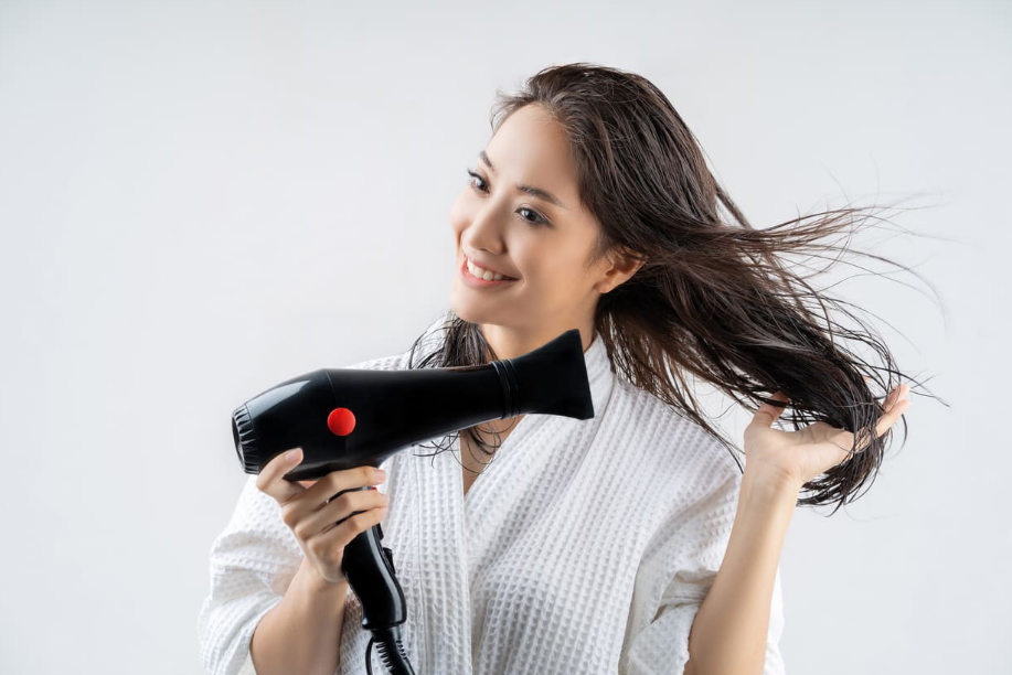 7 Tips Menggunakan Hair Dryer Tanpa Membuat Rambut Rusak