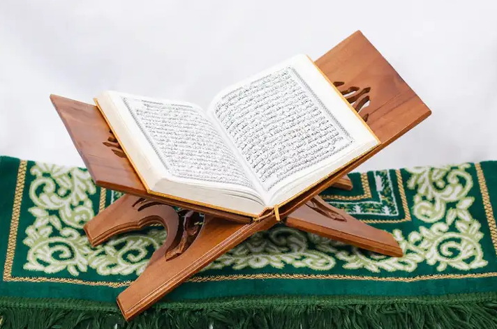 Doa Khatam Qur'an: Arab, Latin, dan Artinya