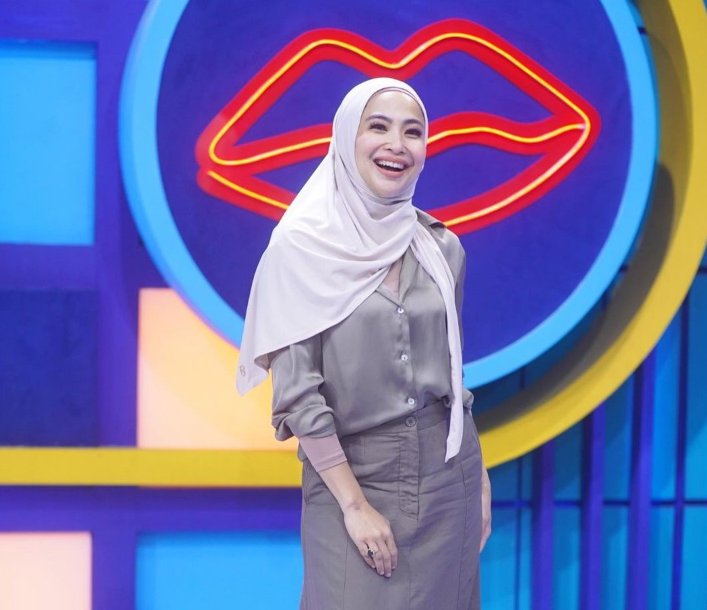 Feni Rose Ungkap Alasannya Mantap Berhijab