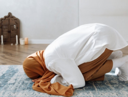 8 Manfaat Sujud Saat Salat Bagi Ibu Hamil