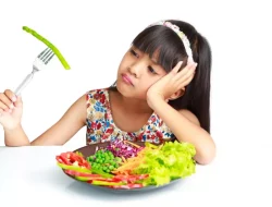 5 Tips Ampuh Mengatasi Anak yang Susah Makan Sayur dan Buah