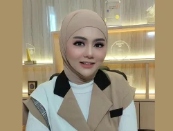 Jenita Janet Kini Berhijab, Mengaku Ingin Memperdalam Islam