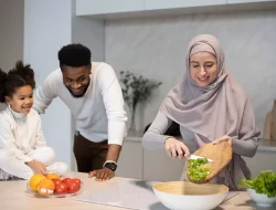 Istri Harus Tahu! Ini Pahala Menyiapkan Makanan untuk Suami