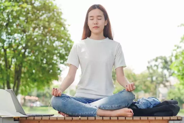 Manfaat Meditasi dalam Kehidupan Sehari-hari: Menenangkan Pikiran dan Tubuh