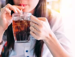 7 Dampak Sering Mengonsumsi Minuman Bersoda