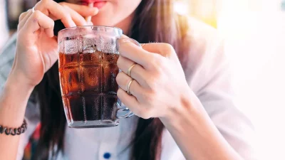 7 Dampak Sering Mengonsumsi Minuman Bersoda