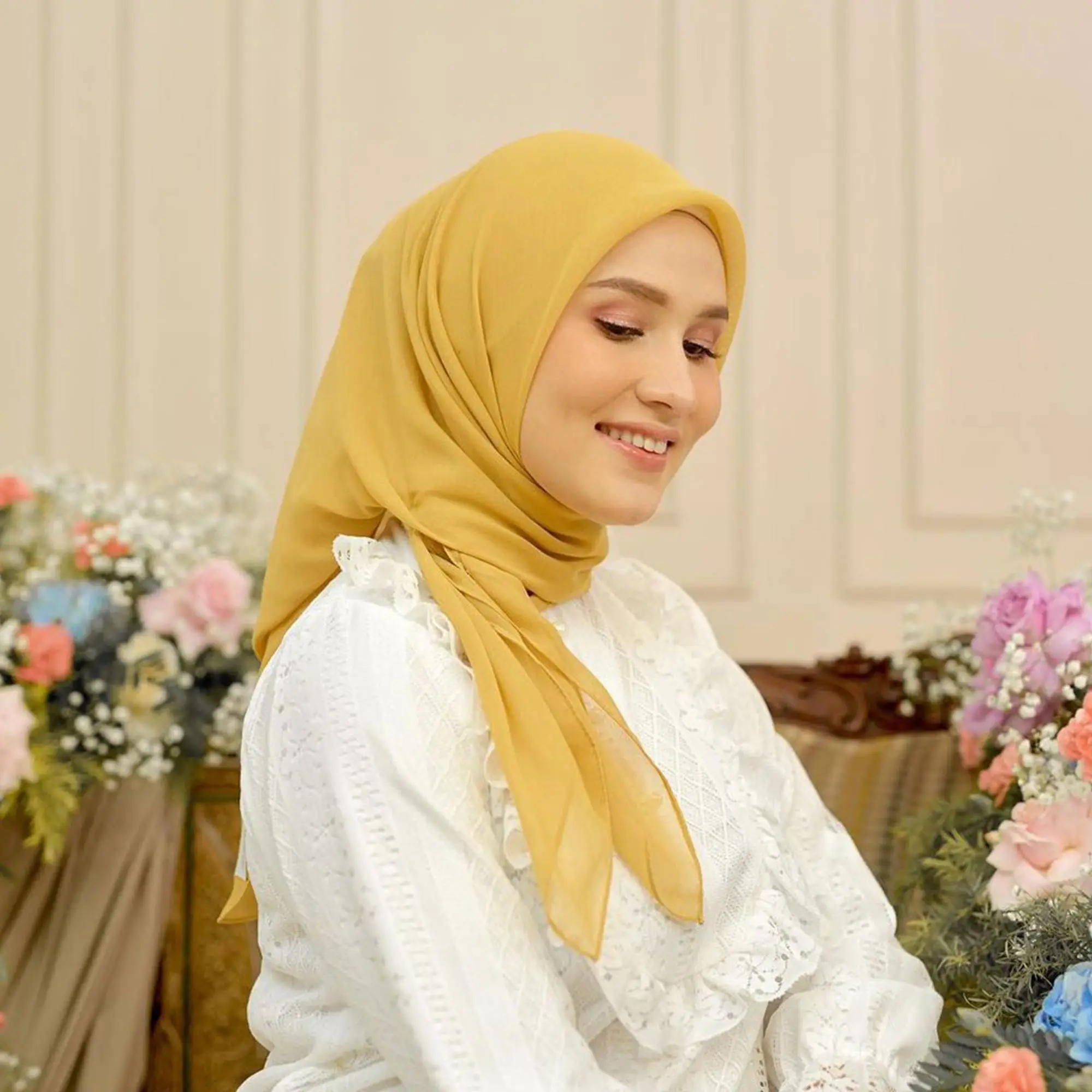 5 Warna Hijab yang Bikin Wajah Terlihat Tirus