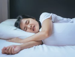 Posisi Tidur yang Dilarang Bagi Penderita GERD, Bisa Bikin Kambuh Mendadak!