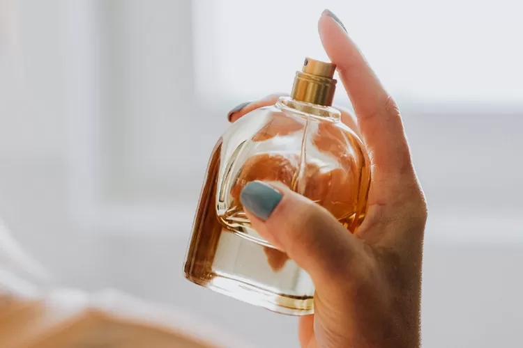 5 Tips Memilih Parfum yang Cocok di Musim Hujan