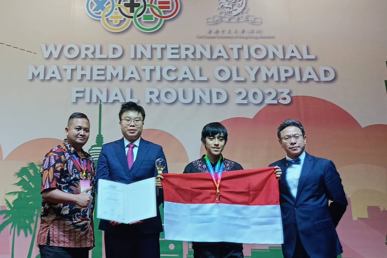 Indonesia Bangga! Siswa SMA Asal Karawang Sabet Medali Emas Olimpiade Matematika Dunia