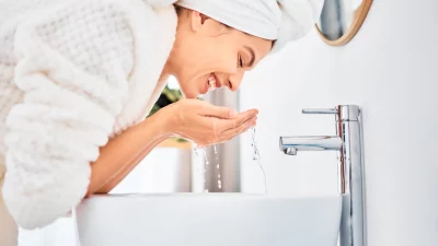 Cuci Muka di Pagi Hari Lebih Baik Tanpa Facial Wash, Benarkah?