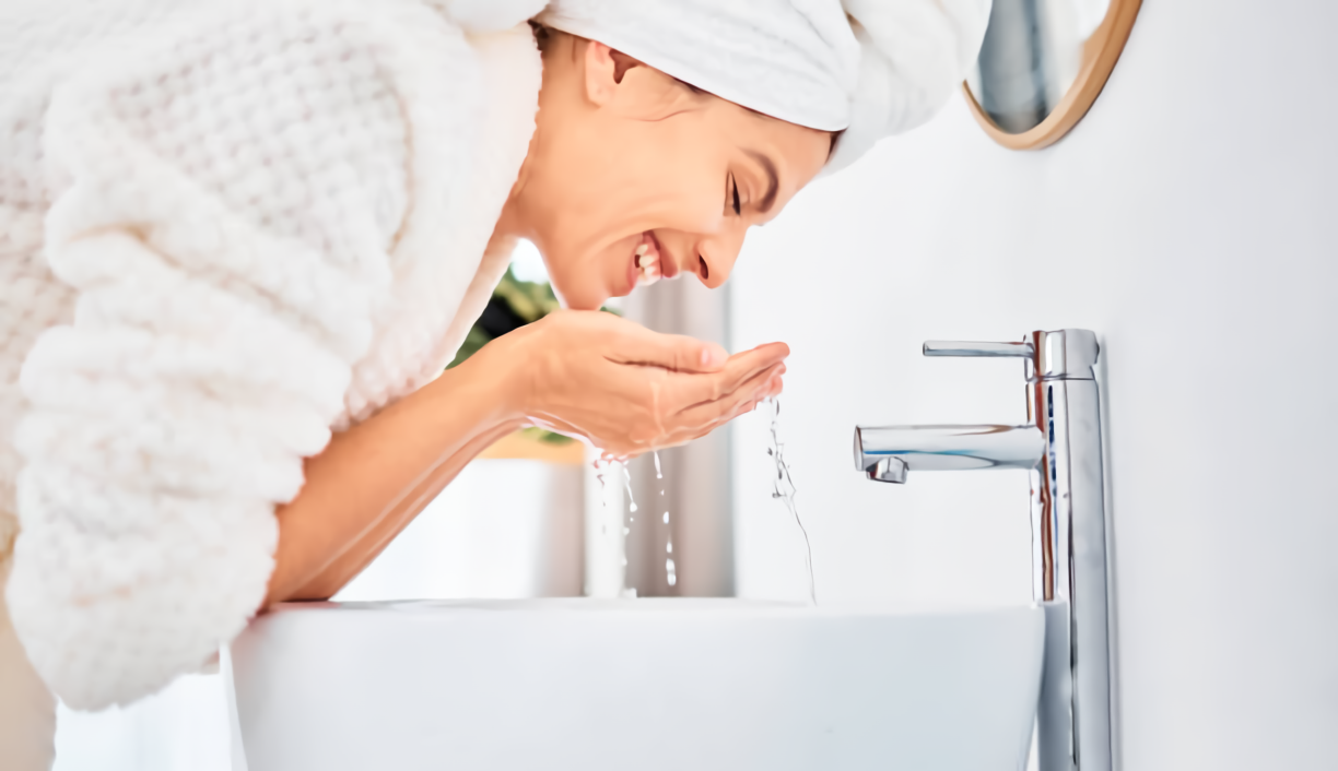 Cuci Muka di Pagi Hari Lebih Baik Tanpa Facial Wash, Benarkah?