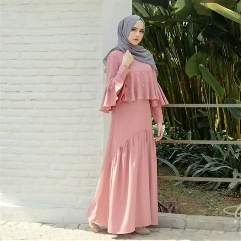 8 Warna Hijab yang Cocok untuk Dress Baby Pink, Bikin Terlihat Manis dan Feminin