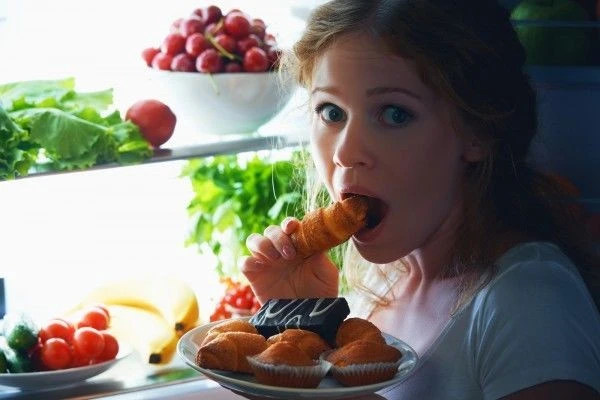 Mitos atau Fakta: Makan Malam Bikin Gemuk? Ini Penjelasan Ahli