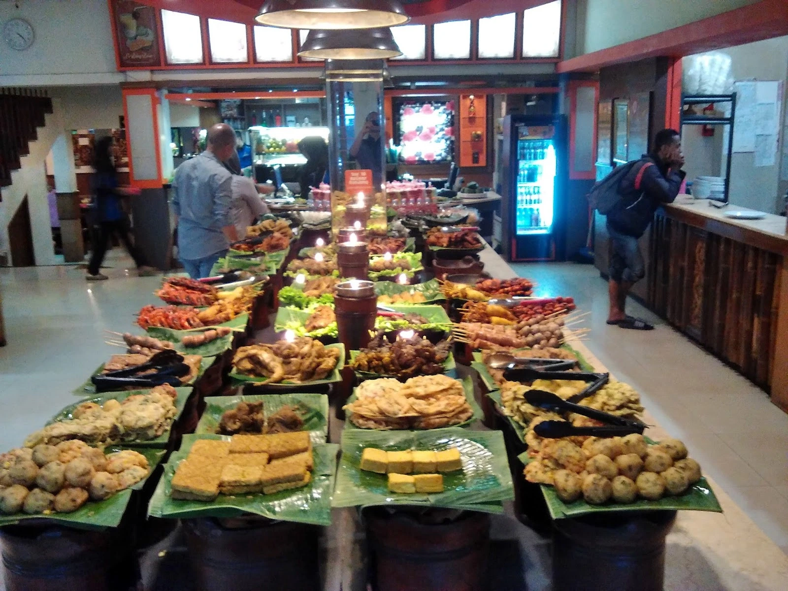 Nggak Perlu Takut Kelaparan! Ini 10 Tempat Makan di Bandung yang Buka 24 Jam