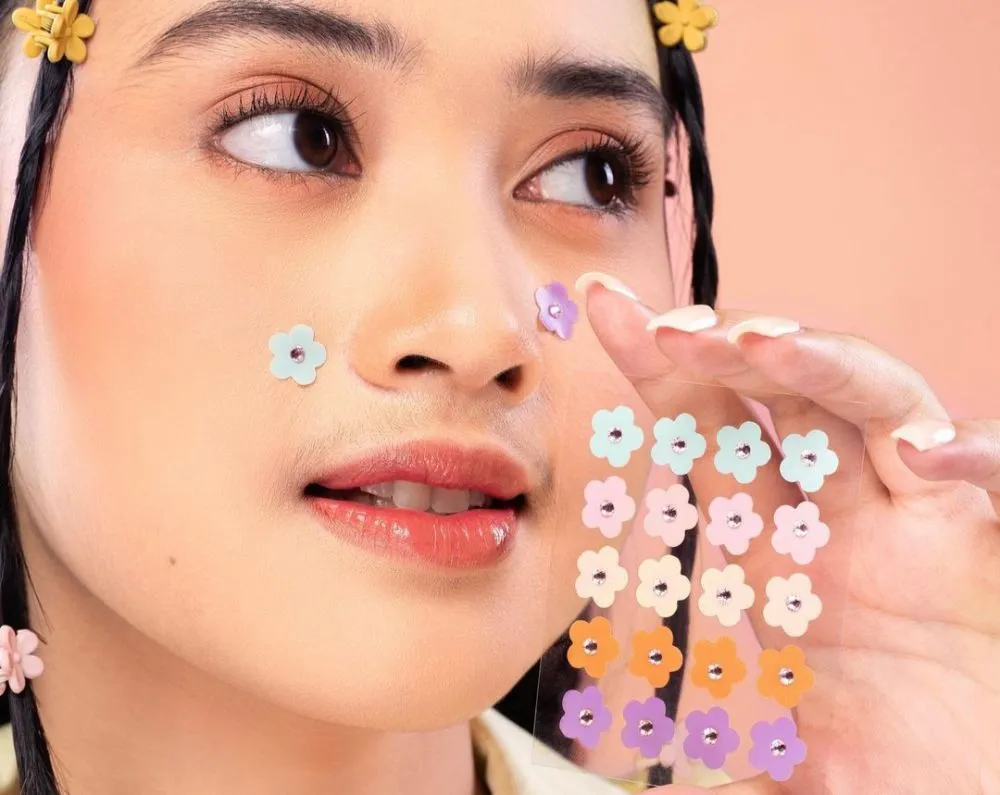 Mengenal Acne Patch: Jenis, Cara Penggunaan, dan Bahayanya