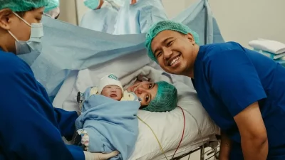 Selamat! Joshua Suherman dan Clairine Clay Dikaruniai Anak Pertama